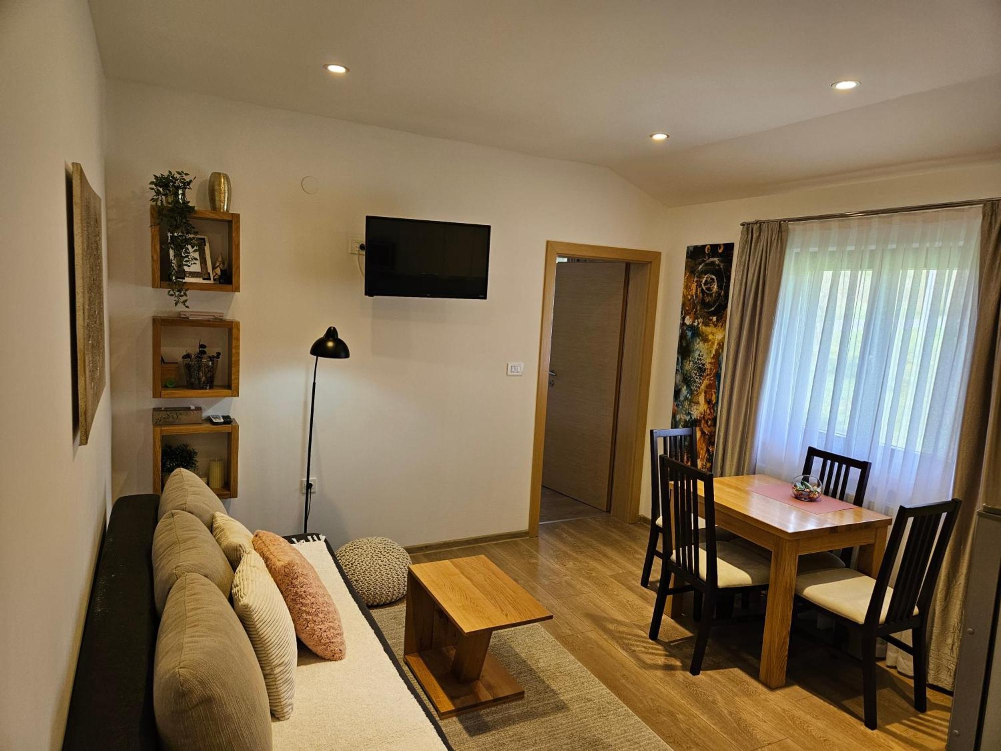 Licko Petrovo Selo Apartments Woodnotes מראה חיצוני תמונה