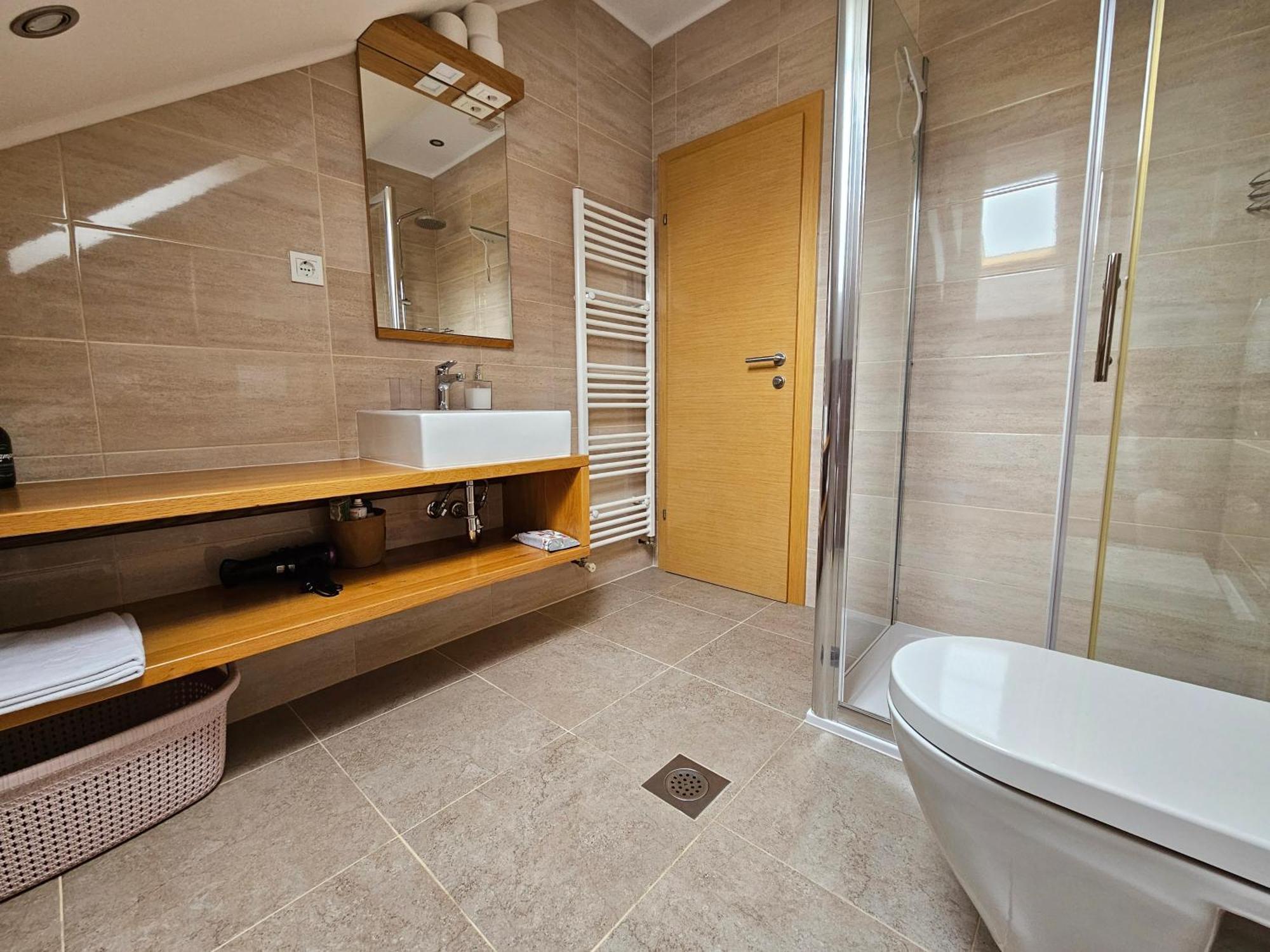 Licko Petrovo Selo Apartments Woodnotes מראה חיצוני תמונה