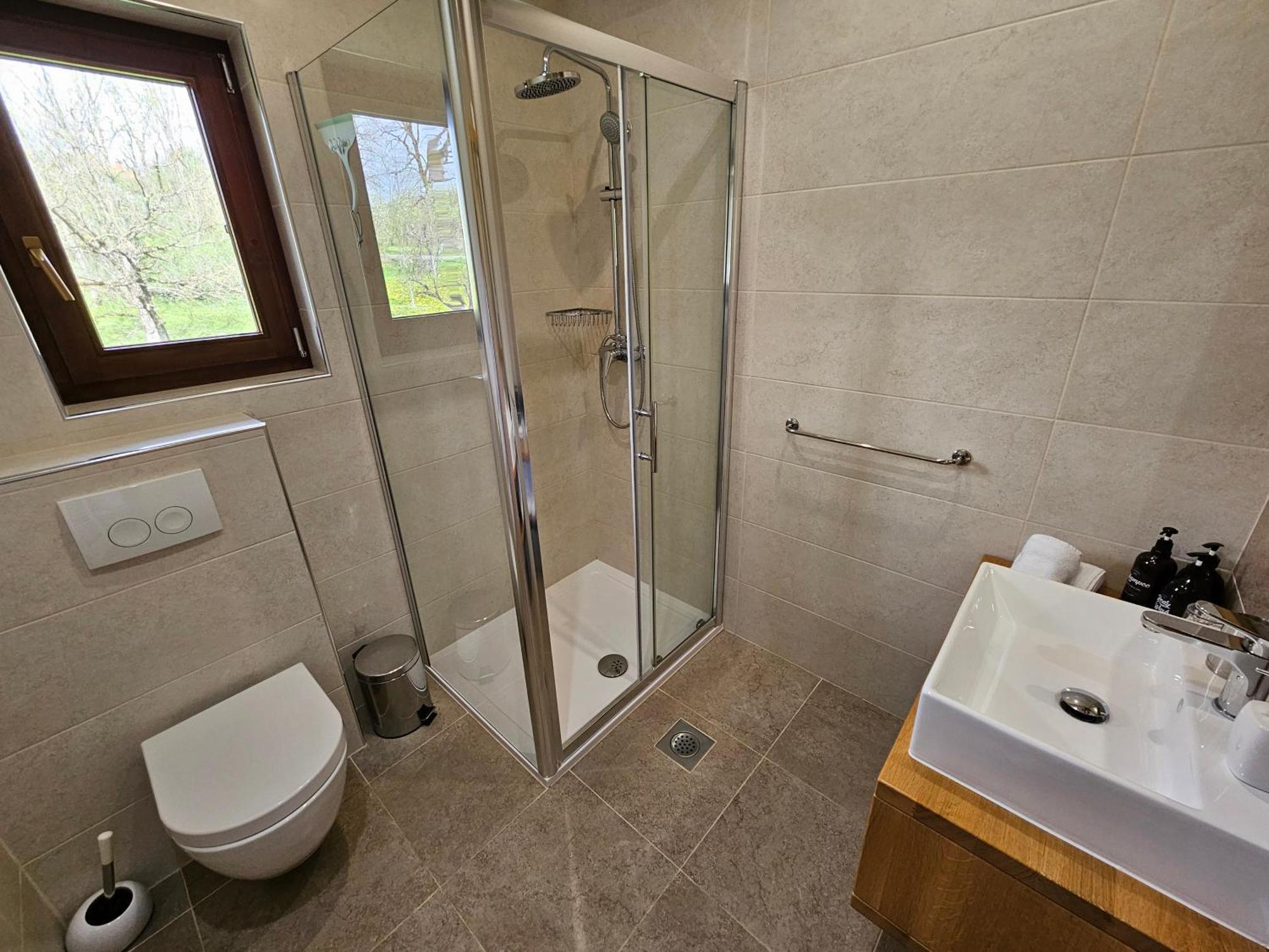 Licko Petrovo Selo Apartments Woodnotes מראה חיצוני תמונה